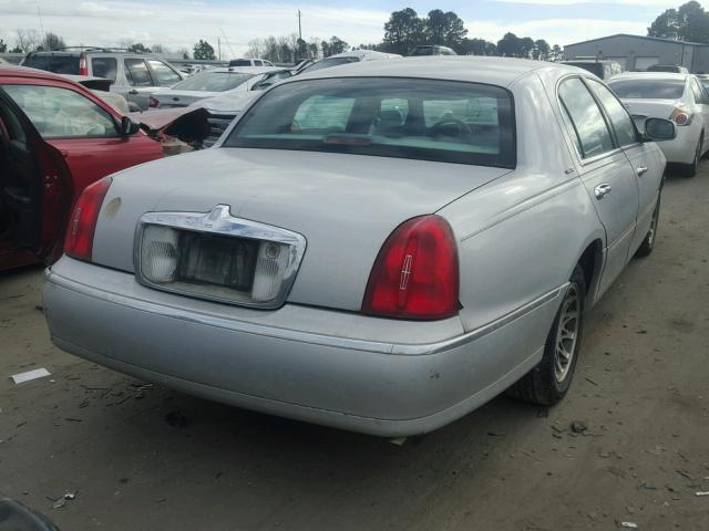 1LNHM82W5YY799953 - 2000 LINCOLN TOWN CAR S SILVER photo 4