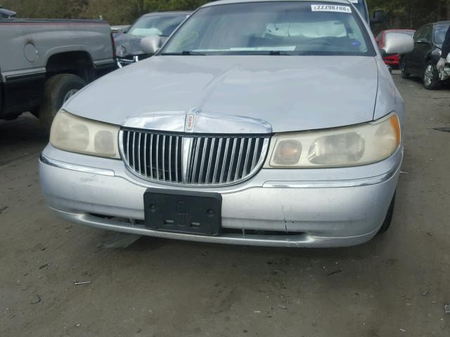 1LNHM82W5YY799953 - 2000 LINCOLN TOWN CAR S SILVER photo 9