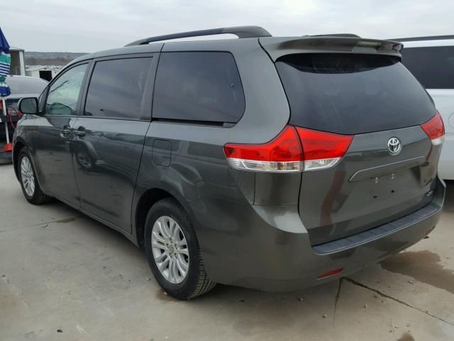 5TDYK3DC6CS180668 - 2012 TOYOTA SIENNA XLE GRAY photo 3