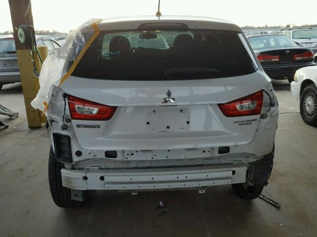 4A4AP3AU9EE009088 - 2014 MITSUBISHI OUTLANDER WHITE photo 9