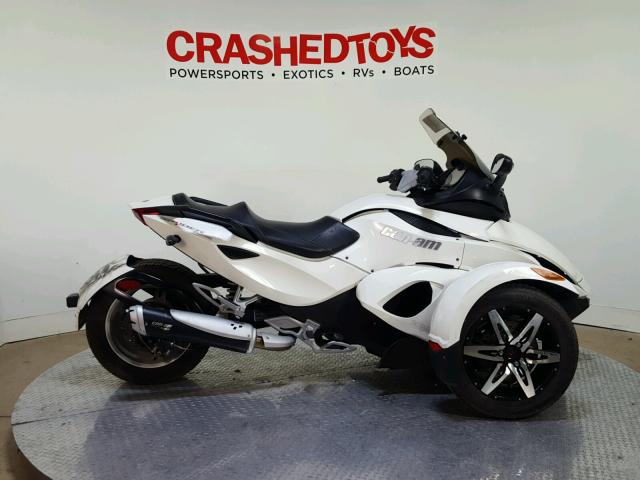 2BXJAEC11AV000655 - 2010 CAN-AM SPYDER ROA WHITE photo 1