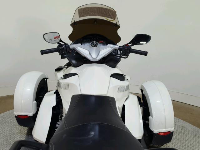 2BXJAEC11AV000655 - 2010 CAN-AM SPYDER ROA WHITE photo 14