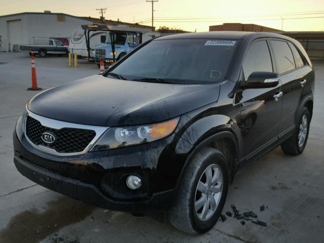 5XYKT4A12DG414007 - 2013 KIA SORENTO LX BLACK photo 2