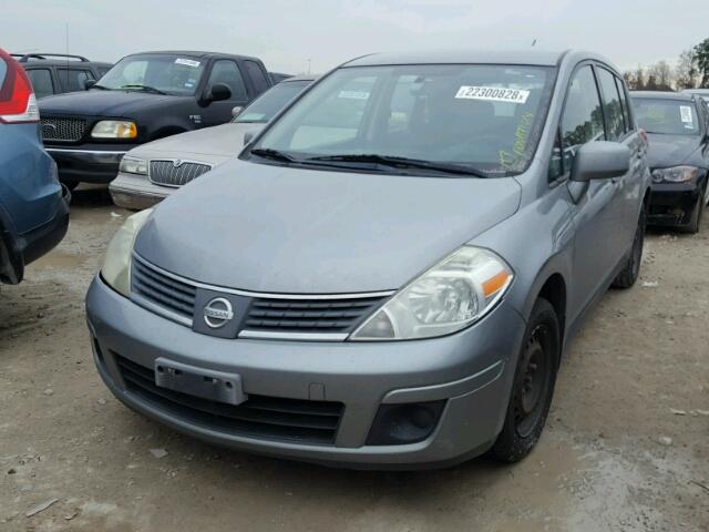 3N1BC13E29L384332 - 2009 NISSAN VERSA S GRAY photo 2