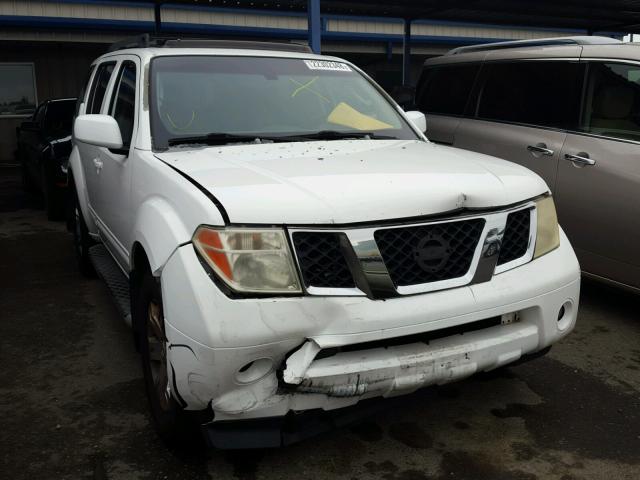 5N1AR18UX5C735562 - 2005 NISSAN PATHFINDER WHITE photo 1