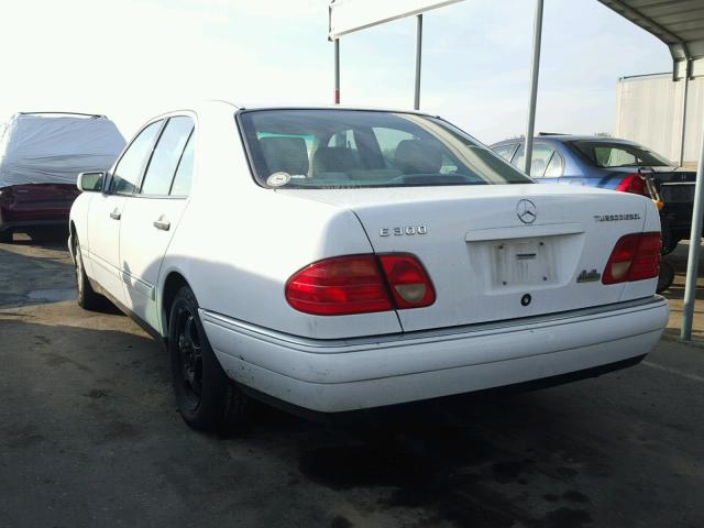 WDBJF25H5XA922960 - 1999 MERCEDES-BENZ E 300TD WHITE photo 3