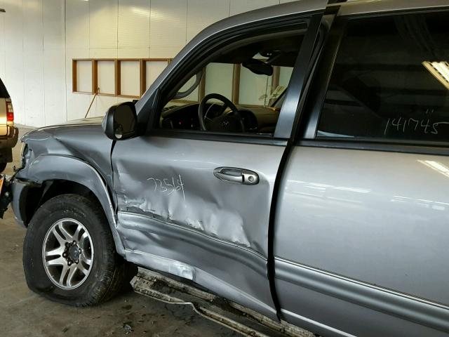 5TDBT44A04S226813 - 2004 TOYOTA SEQUOIA SR SILVER photo 9