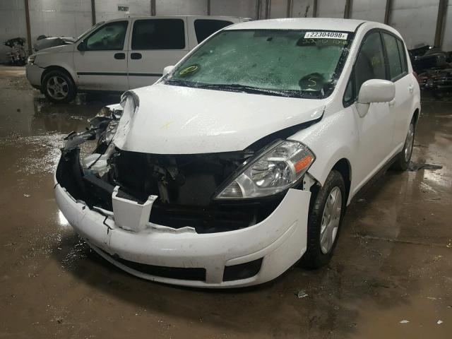 3N1BC1CPXBL477817 - 2011 NISSAN VERSA S WHITE photo 2