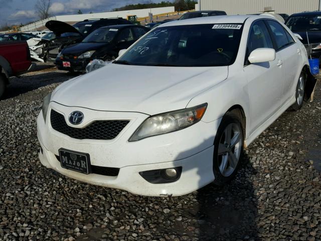 4T1BF3EK7BU713245 - 2011 TOYOTA CAMRY BASE WHITE photo 2