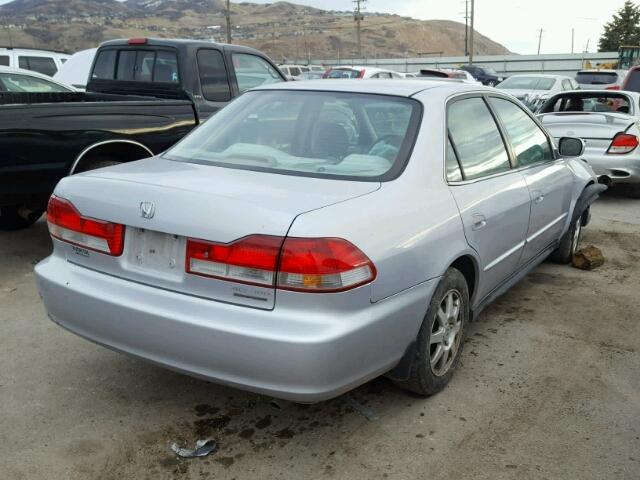 1HGCG56712A001442 - 2002 HONDA ACCORD SE SILVER photo 4