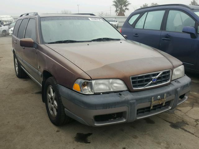 YV1LZ56D7X2591432 - 1999 VOLVO V70 XC TAN photo 1