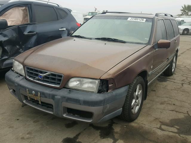 YV1LZ56D7X2591432 - 1999 VOLVO V70 XC TAN photo 2