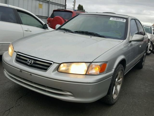 4T1BF22K51U963077 - 2001 TOYOTA CAMRY LE SILVER photo 2