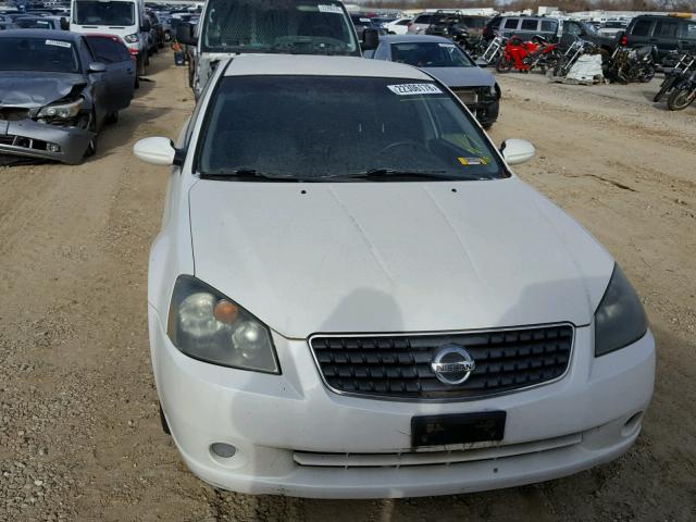 1N4AL11D65N477129 - 2005 NISSAN ALTIMA S WHITE photo 9