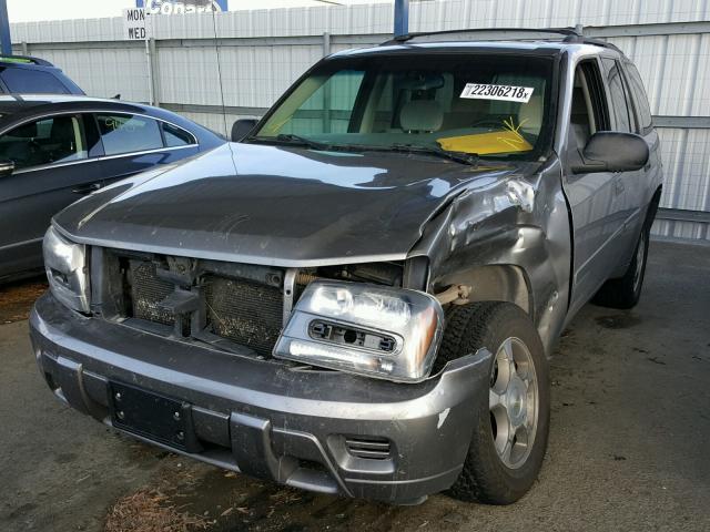 1GNDT13S882230114 - 2008 CHEVROLET TRAILBLAZE SILVER photo 2