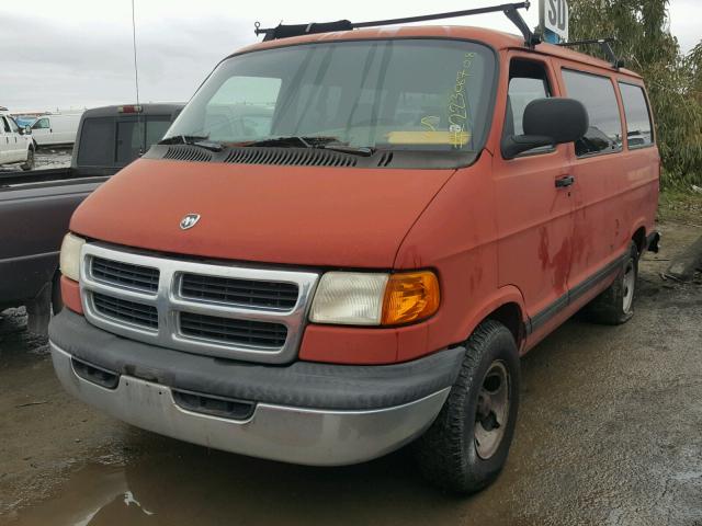 2B4HB15Y4WK126576 - 1998 DODGE RAM WAGON RED photo 2