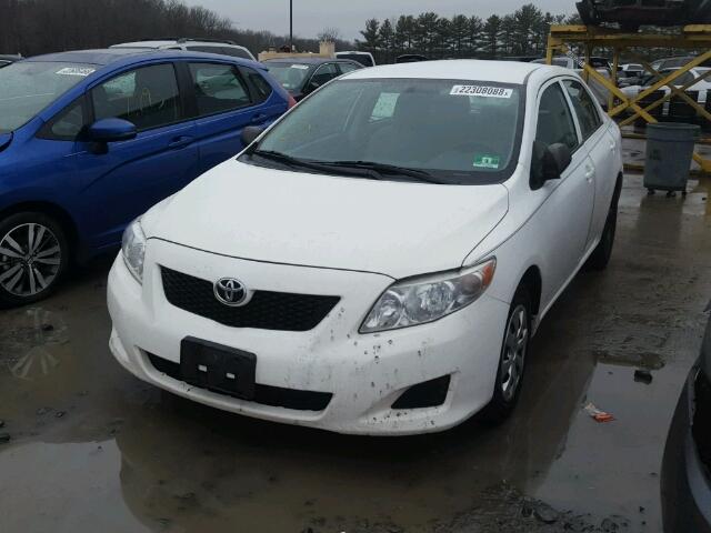 1NXBU4EE1AZ326940 - 2010 TOYOTA COROLLA BA WHITE photo 2