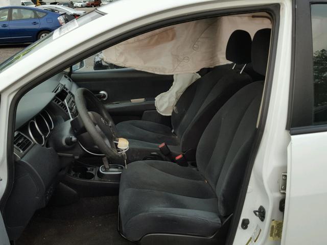 3N1BC1CP6BL443258 - 2011 NISSAN VERSA S WHITE photo 5