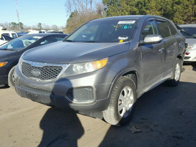 5XYKT3A15CG202873 - 2012 KIA SORENTO BA GRAY photo 2