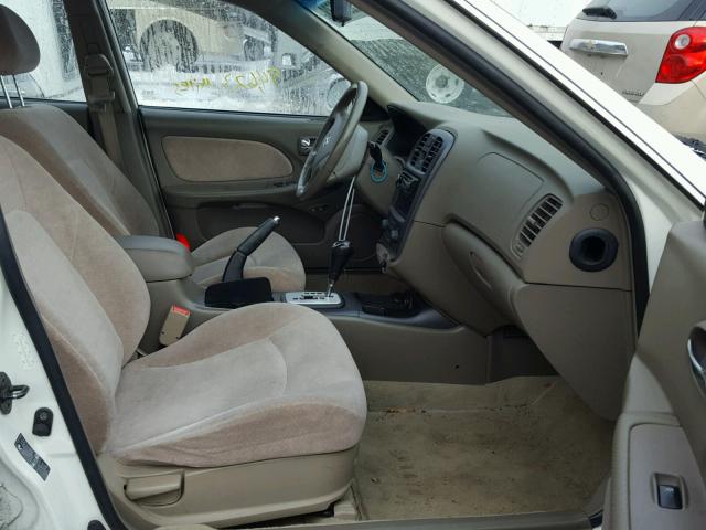 KMHWF25S05A158379 - 2005 HYUNDAI SONATA GL WHITE photo 5