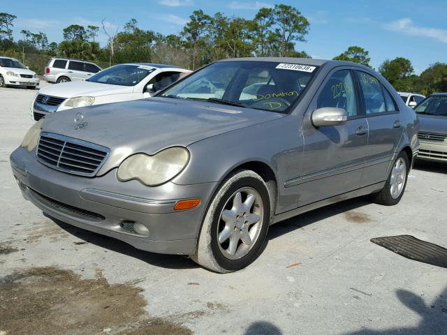 WDBRF61J74E019345 - 2004 MERCEDES-BENZ 240 SILVER photo 2