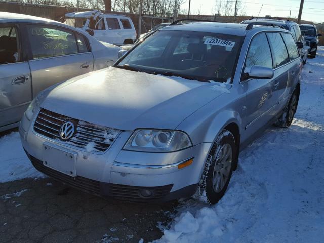 WVWVD63BX1E178934 - 2001 VOLKSWAGEN PASSAT GLS SILVER photo 2