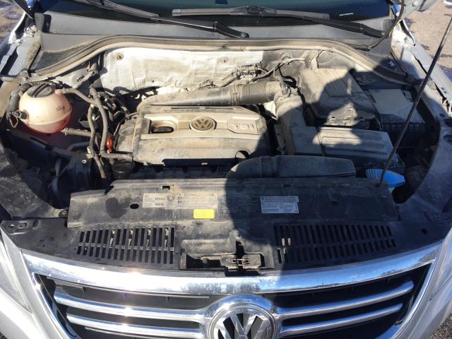 WVGBV7AX0BW569358 - 2011 VOLKSWAGEN TIGUAN S SILVER photo 8