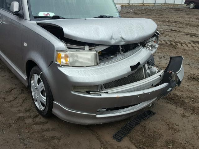 JTLKT324064110263 - 2006 TOYOTA SCION XB SILVER photo 9