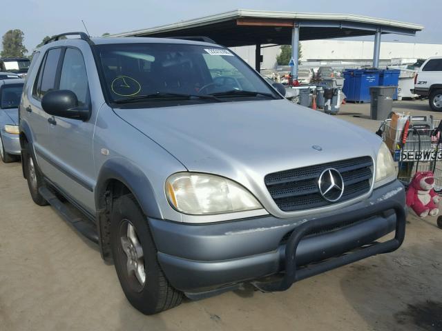 4JGAB54E7WA014560 - 1998 MERCEDES-BENZ ML 320 SILVER photo 1