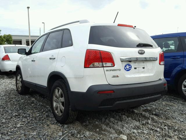 5XYKT3A12BG062828 - 2011 KIA SORENTO BA WHITE photo 3