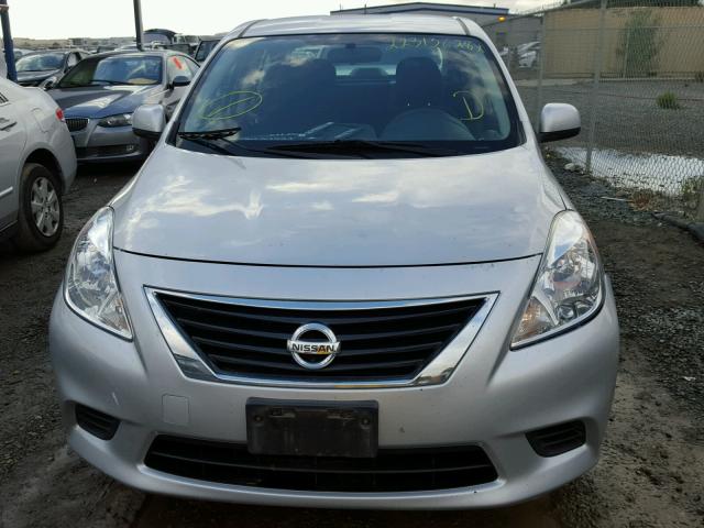 3N1CN7AP8CL829041 - 2012 NISSAN VERSA S SILVER photo 9