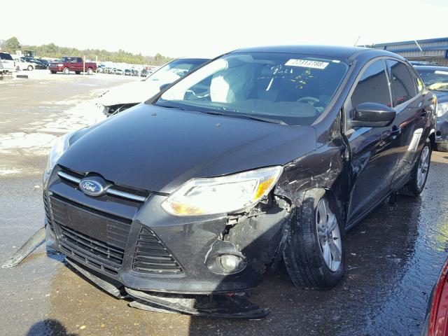 1FAHP3F29CL443975 - 2012 FORD FOCUS SE BLACK photo 2