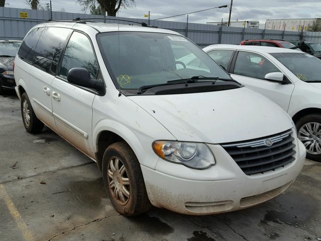 2C4GP54L15R284201 - 2005 CHRYSLER TOWN & COU WHITE photo 1