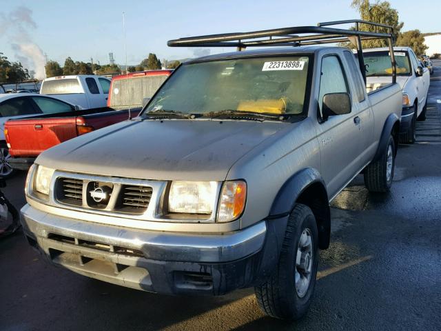 1N6ED26T7YC310323 - 2000 NISSAN FRONTIER K GOLD photo 2