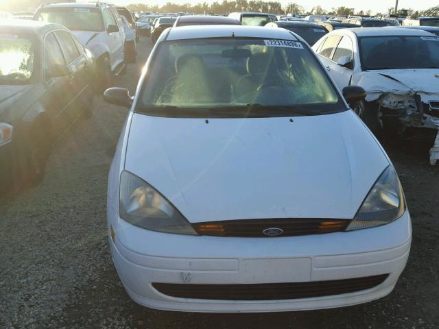 1FAFP33P23W232882 - 2003 FORD FOCUS LX WHITE photo 9