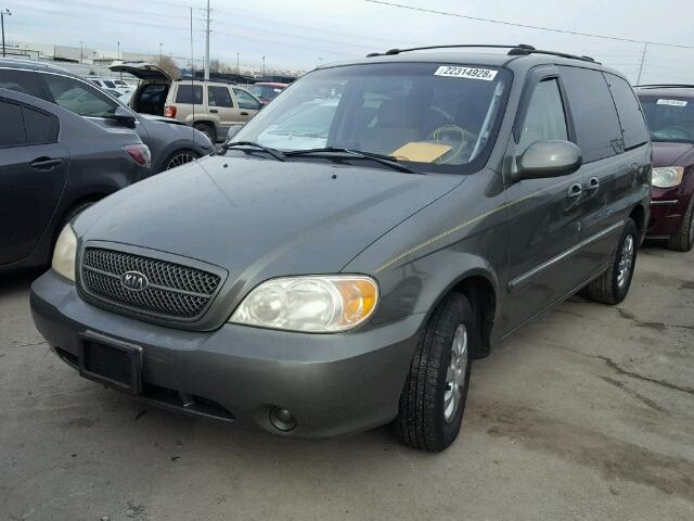 KNDUP131756617391 - 2005 KIA SEDONA EX GRAY photo 2