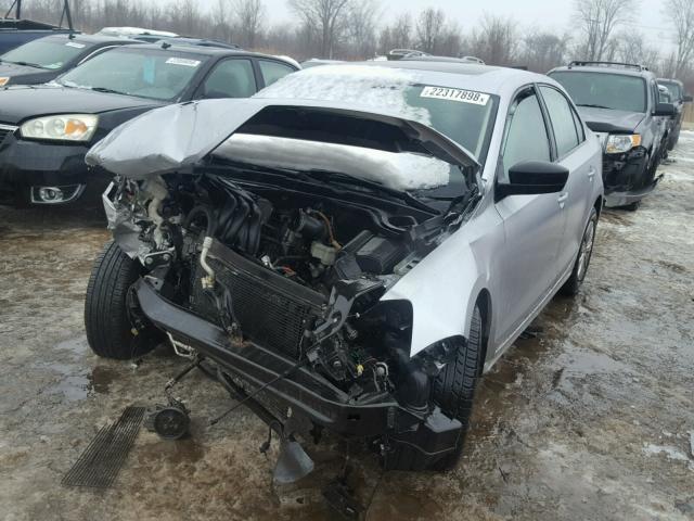 3VW2K7AJ8DM309802 - 2013 VOLKSWAGEN JETTA BASE ვერცხლისფერი ფოტო 2