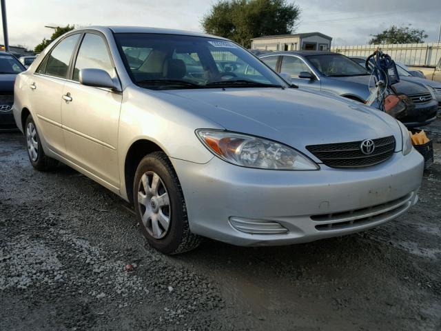 JTDBE32KX20109319 - 2002 TOYOTA CAMRY LE ვერცხლისფერი ფოტო 1