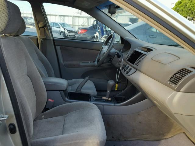 JTDBE32KX20109319 - 2002 TOYOTA CAMRY LE ვერცხლისფერი ფოტო 5