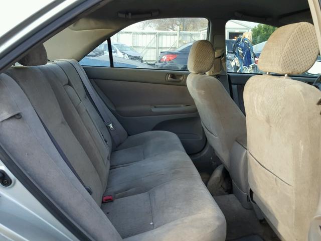 JTDBE32KX20109319 - 2002 TOYOTA CAMRY LE ვერცხლისფერი ფოტო 6