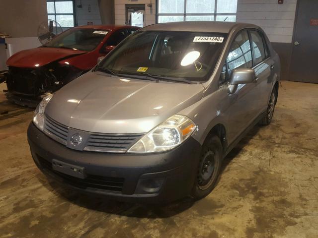 3N1BC11E08L391975 - 2008 NISSAN VERSA S SILVER photo 2