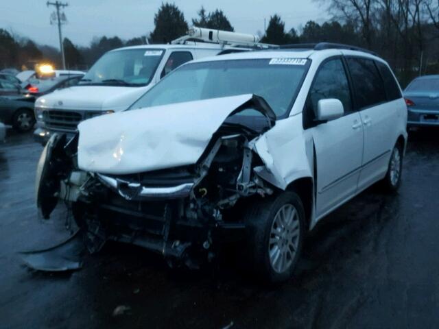 5TDZK22C67S085020 - 2007 TOYOTA SIENNA XLE WHITE photo 2