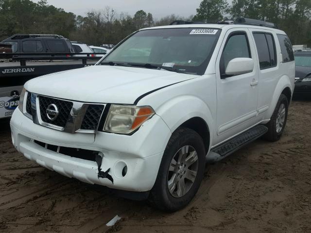 5N1AR18U86C602137 - 2006 NISSAN PATHFINDER WHITE photo 2