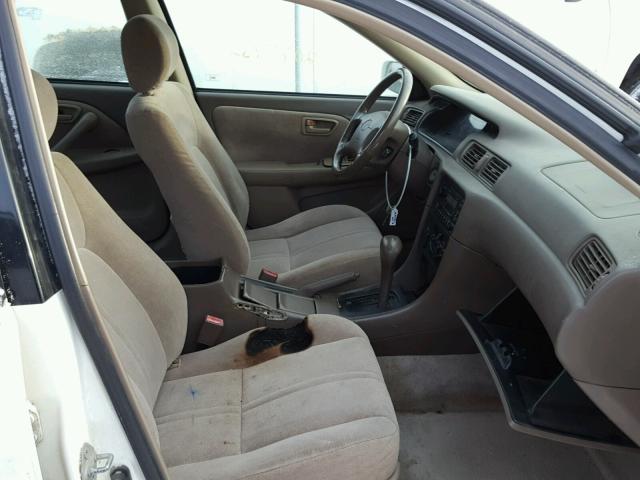 JT2BG22K8X0374311 - 1999 TOYOTA CAMRY LE WHITE photo 5