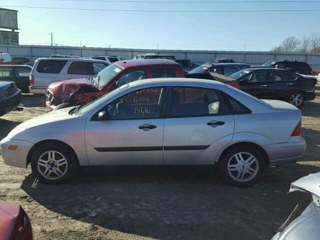 1FAFP33P82W181418 - 2002 FORD FOCUS LX SILVER photo 9