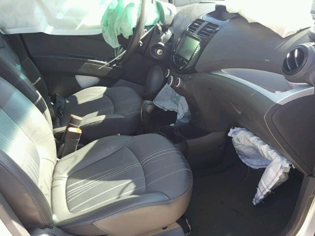 KL8CD6S92EC534003 - 2014 CHEVROLET SPARK 1LT Серебристый фото 5