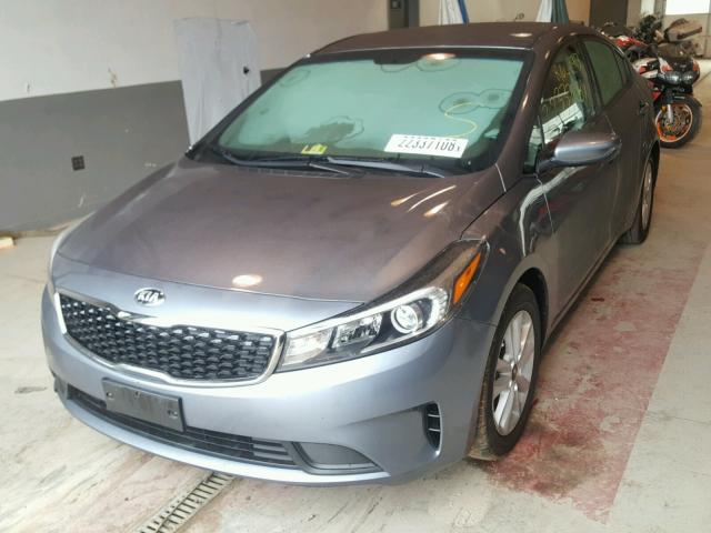 3KPFL4A76HE010961 - 2017 KIA FORTE LX SILVER photo 2