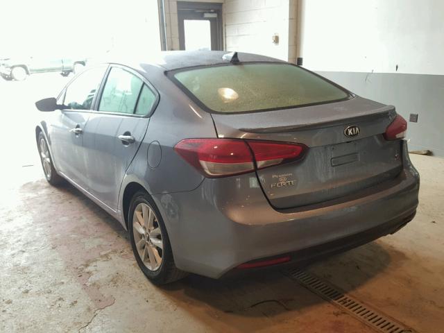 3KPFL4A76HE010961 - 2017 KIA FORTE LX SILVER photo 3