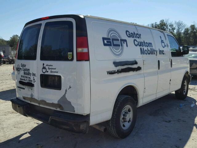 1GCGG25V071161429 - 2007 CHEVROLET EXPRESS G2 WHITE photo 4