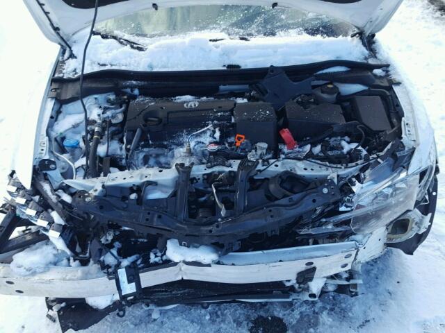 19UDE2F72GA005418 - 2016 ACURA ILX PREMIU WHITE photo 7